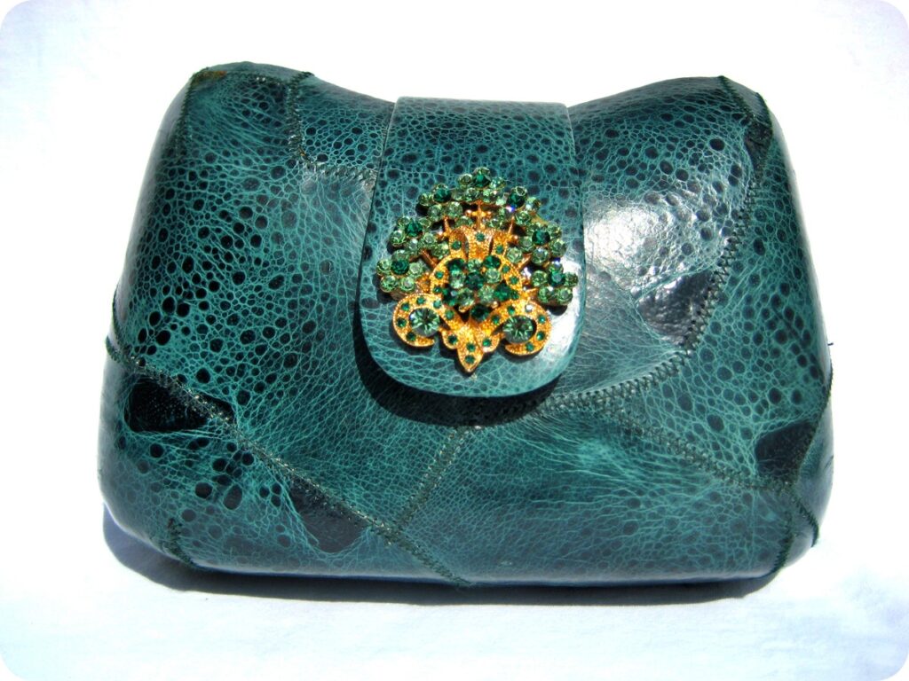 กระเป๋าหนังกบ