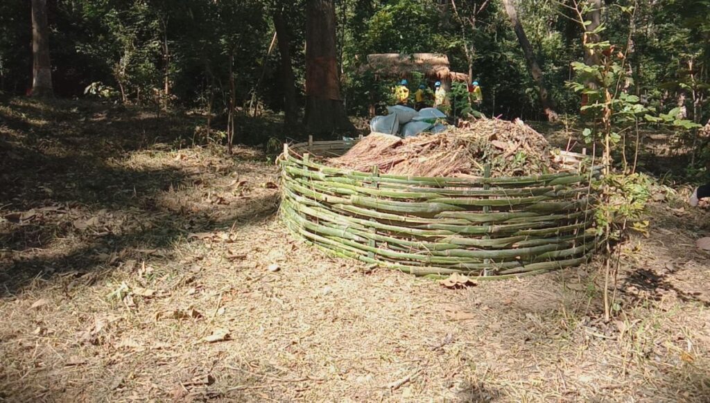 ปุ๋ยจากใบไม้แห้ง มีทั้งธาตุอาหารลหัก และธาตุอาหารรอง ที่พืชต้องการ อย่างครบถ้วน