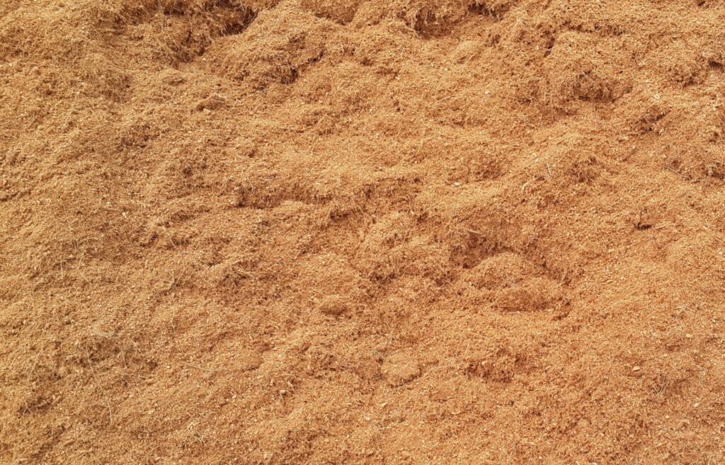 ขุยมะพร้าวเป็นวัสดุเพาะชำที่ใช้กันอย่างแพร่หลายในการเพาะชำพืชต่างๆ เนื่องจากมีคุณสมบัติที่เหมาะสมในการเพาะชำพืชและเสริมสร้างสภาพแวดล้อมที่เหมาะสม